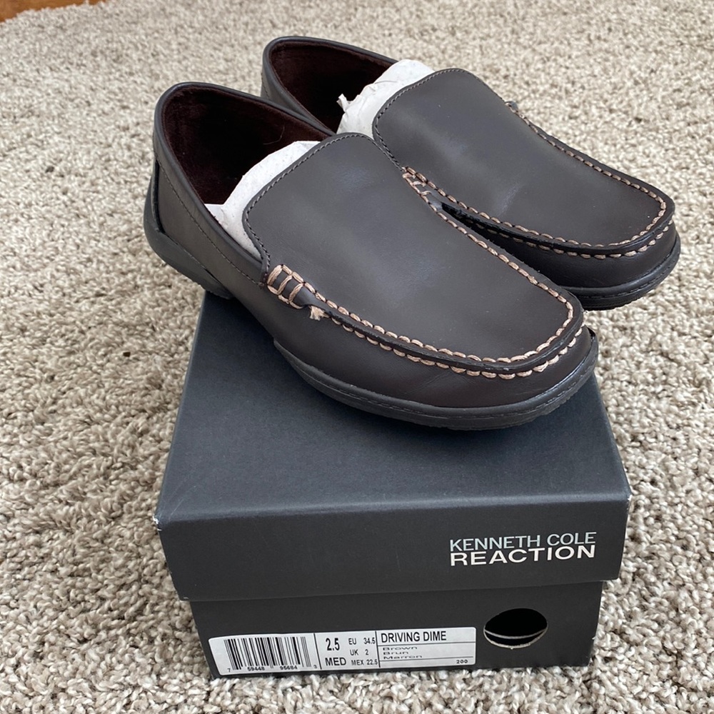 Like New Kenneth Cole Reaction Boys Slip On Dress Shoe
